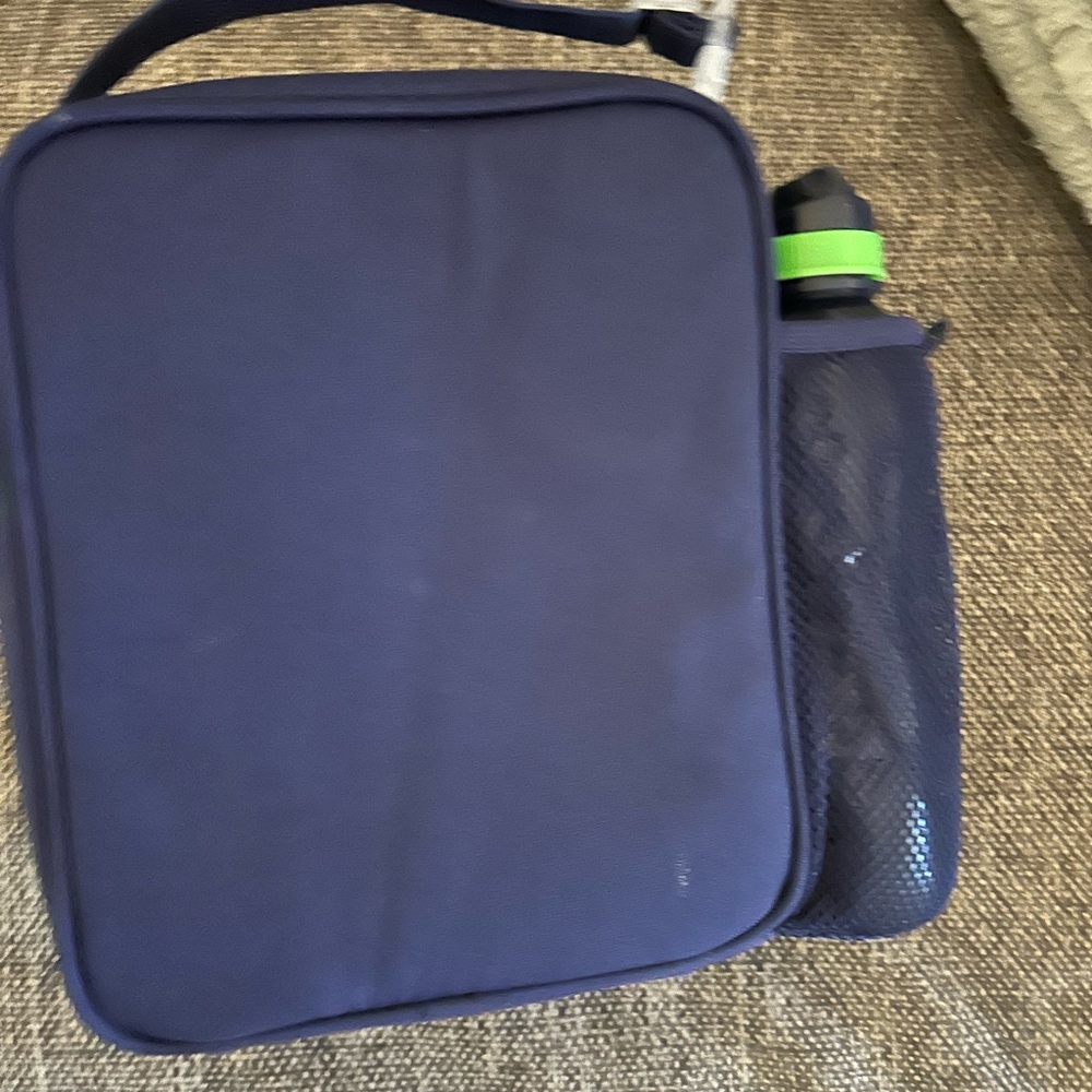 Smash Wolf Lunch Bag with Water Bottle - Picture 5 of 6